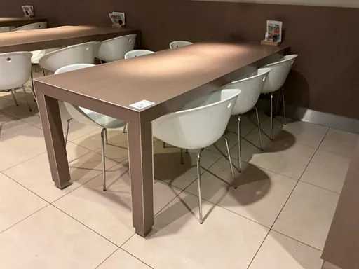 Tavolo ristorante con 6 sedie (5x)