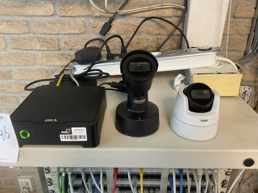 Axis S3008 (4TB) with 7 security cameras