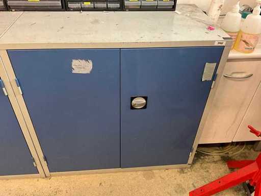 Armoire métallique avec contenu
