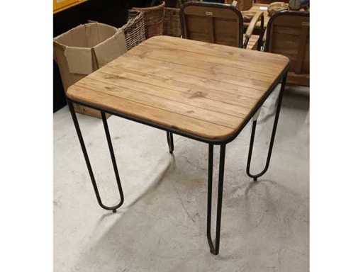 Goldstar - Garden Table (10x)