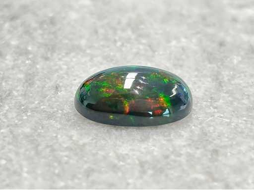 Opale noire 8,19 carats opale naturelle