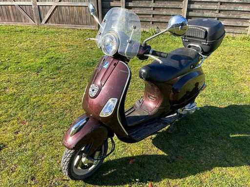 Piaggio Vespa LX50 Scooter