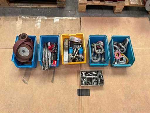 Foratura, occhi di sollevamento e carta vetrata