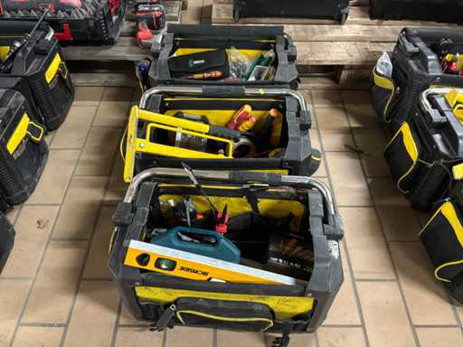 Stanley koffers met divers gereedschap (3x)