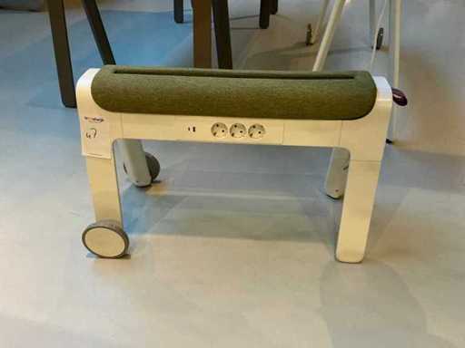 Striking Fetch Worstation