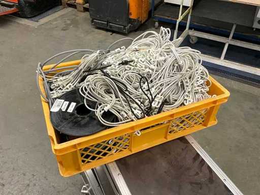 Conectori flex din cauciuc albi, gri, negru în cutie de plastic, aproximativ 500 de piese