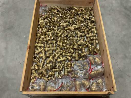 Lot of brass fittings