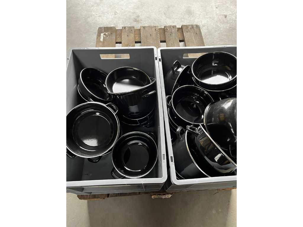 Approx. 15 mussel bowls with lid