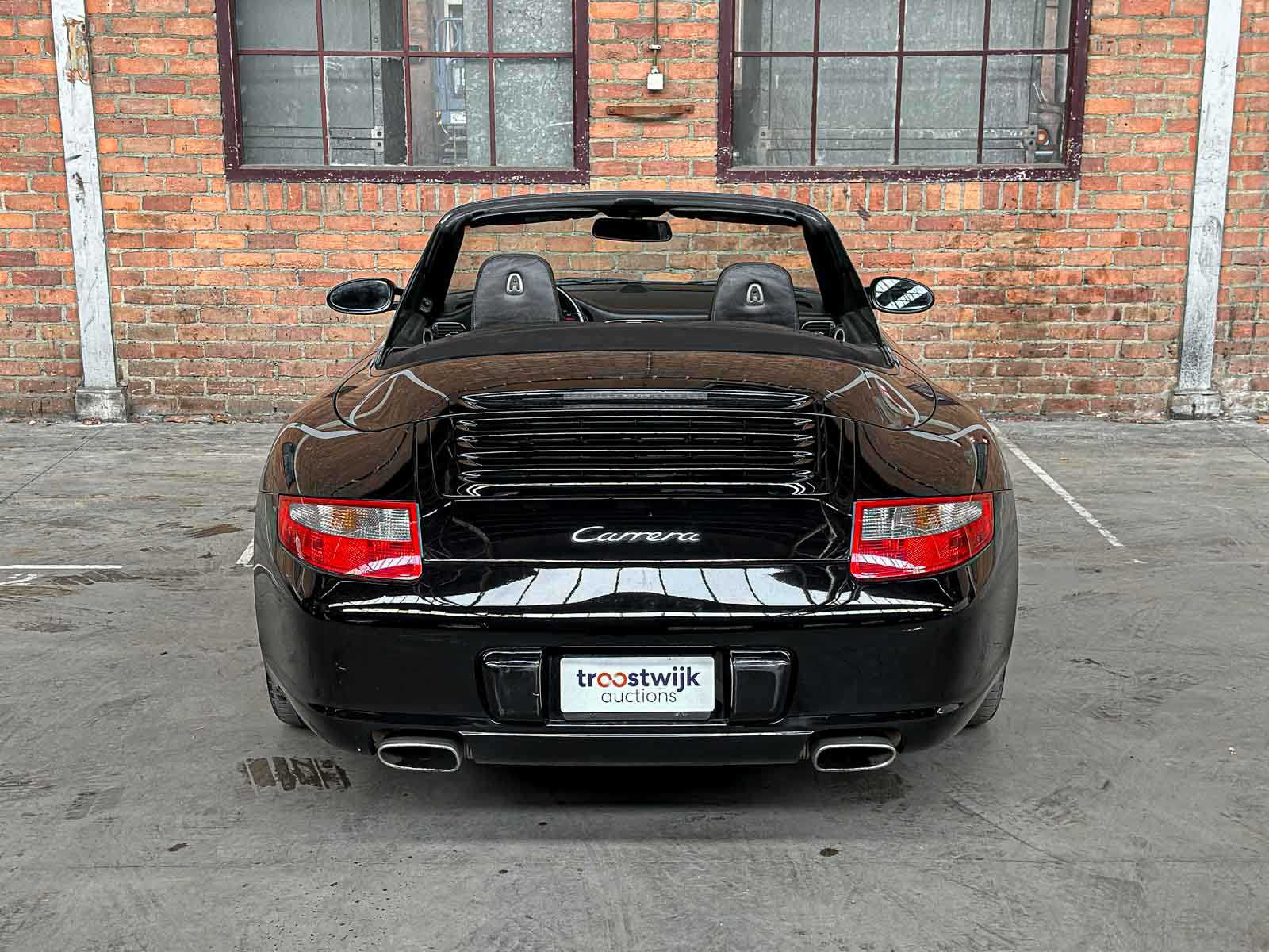 Porsche 911 Carrera Cabriolet 997 3.6 325pk 2005 handgeschakeld -Youngtimer-