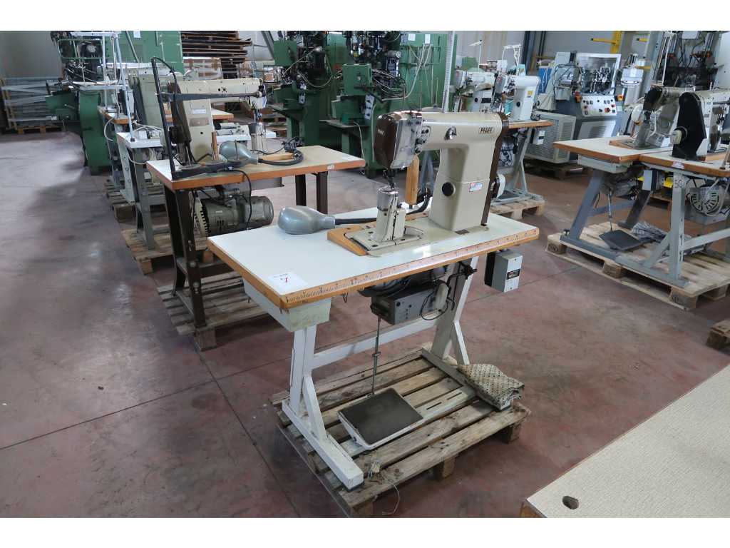 Pfaff - 725/04-900/51 - Postbed single-needle sewing machine