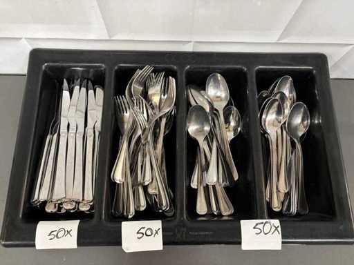 Sztućce z tacą na sztućce (150x)