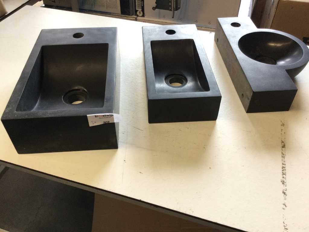 3x Different sizes of washbasins