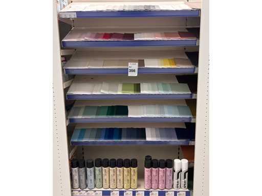 Color samples and chalk spray (140x)