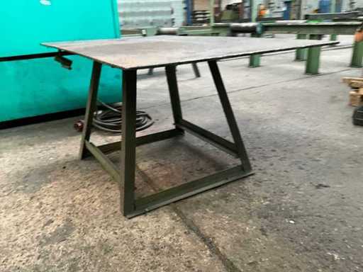 Tavolo da lavoro in acciaio