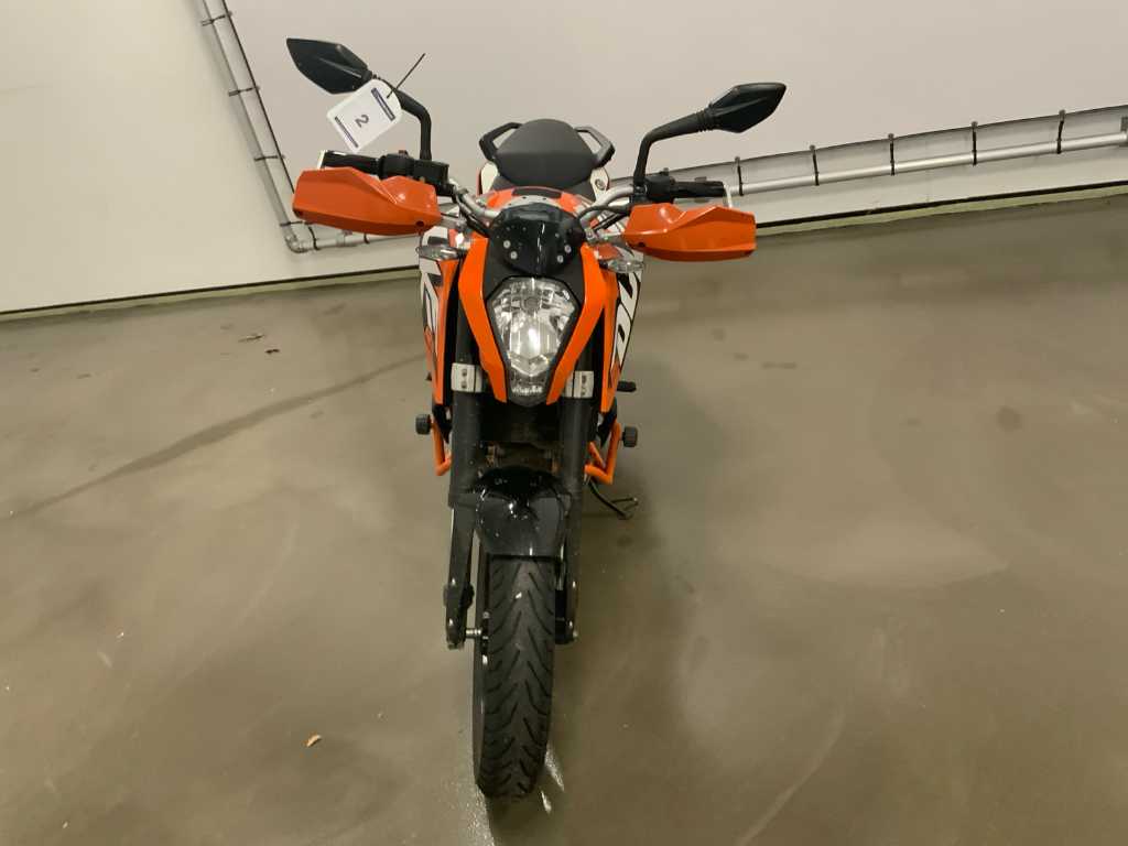Duke 125 deals front view