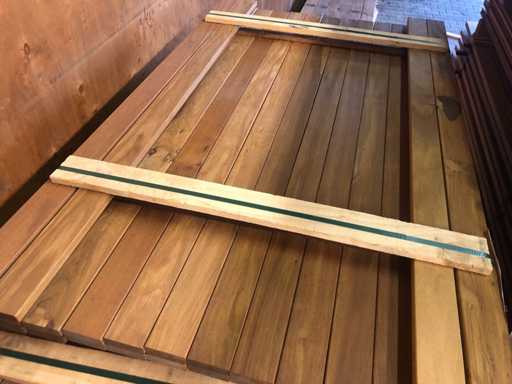 Guyana Teak Dielen gehobelt 1850-2150x70x27mm (117x)