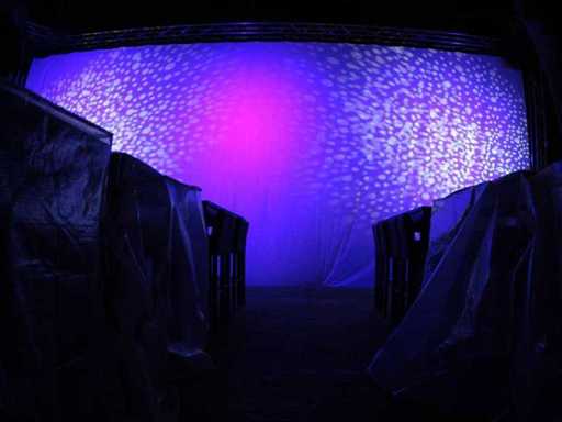 Konvolut, Bühnenvorhänge, groß, circa 5,50 m hoch und bis zu 13 m breit Gesamt 4 Stück