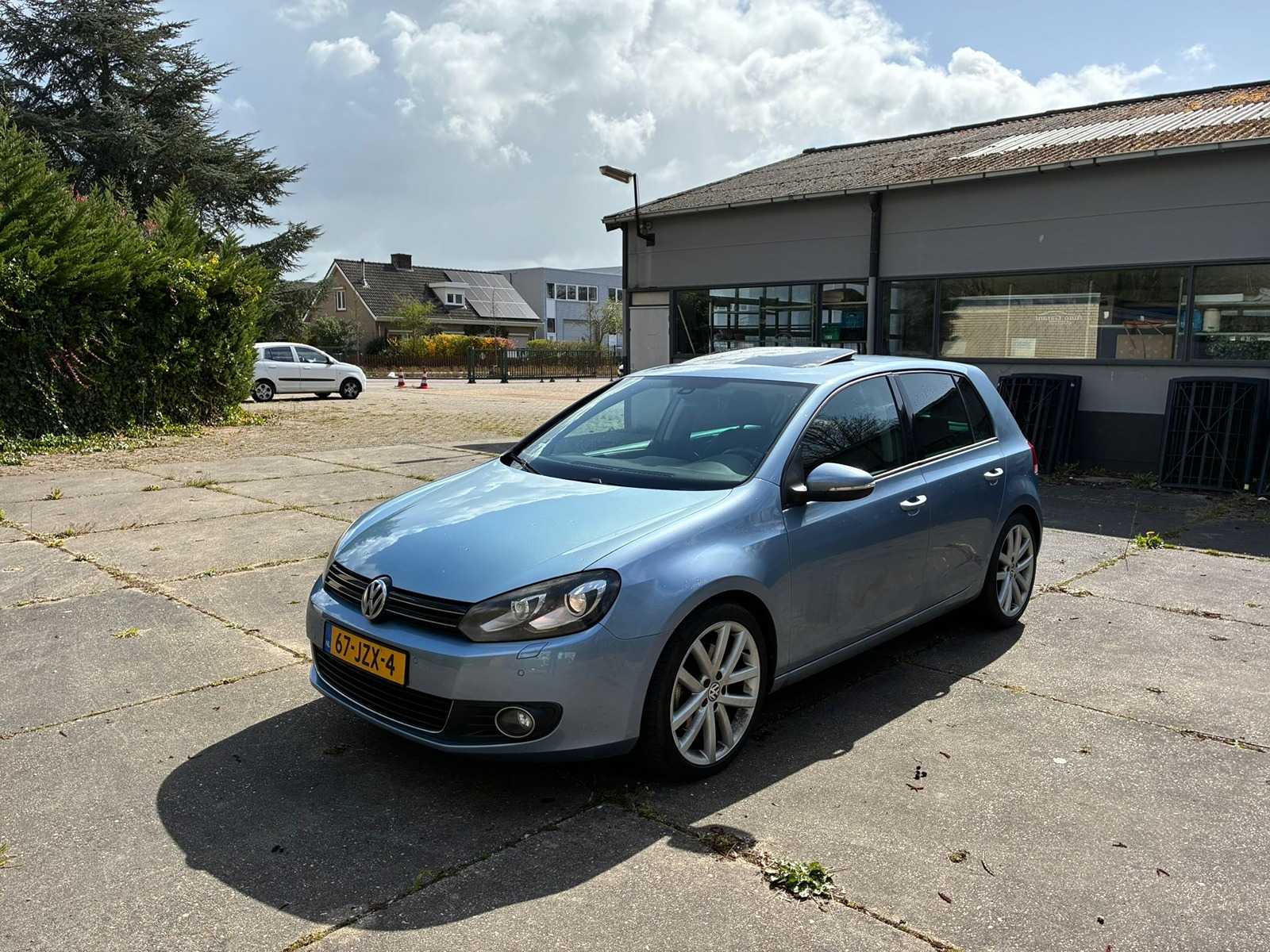Volkswagen Golf 1.4 TSI Highline, automatyczna skrzynia biegów, 67-JZX-4