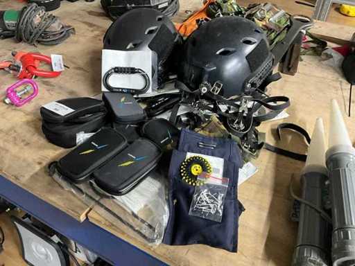 Série de divers équipements militaires