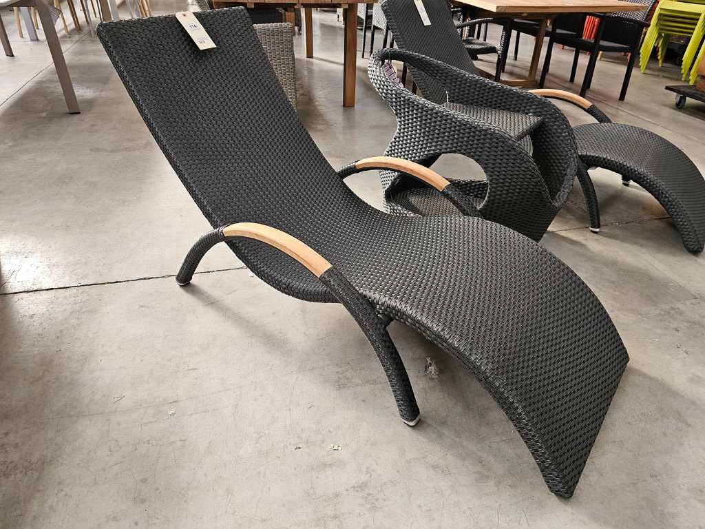 Luxury Lounge Lounger Wave Black with Teak Arm