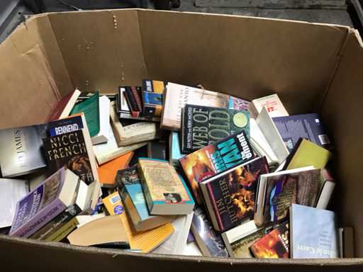 Palettenkiste mit Büchern