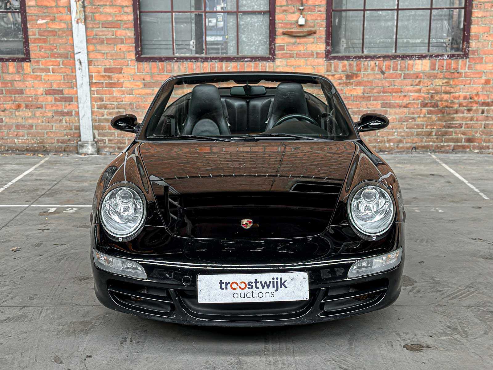 Porsche 911 Carrera Cabriolet 997 3.6 325pk 2005 handgeschakeld -Youngtimer-