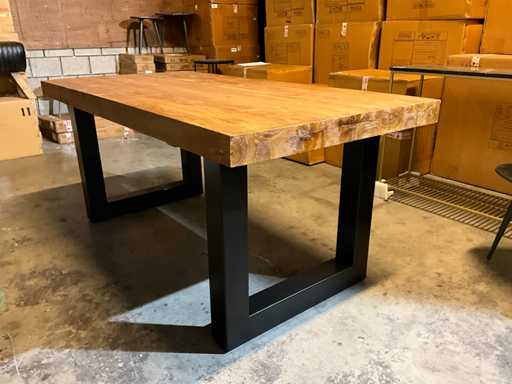 Naraga Dining Table