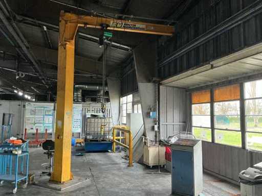 BOUVIER MANUTENTION – Hebekran mit elektrischem Hebezug