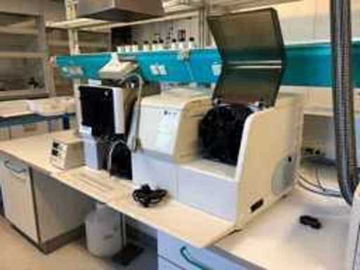 Laboratory equipment well maintained and maintained.