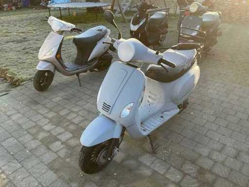 2022 La Souris JJ50QT-21 Moped