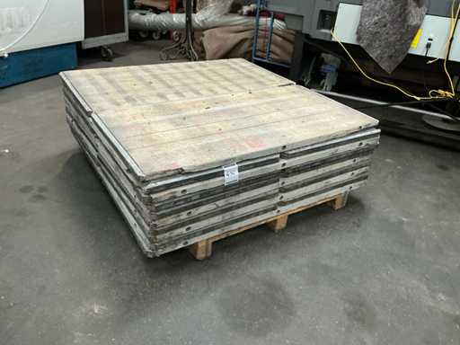 Batch of stone partitions