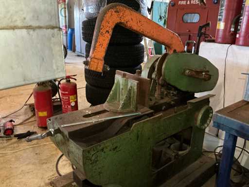 Machine à scie à métaux