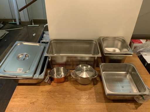 Ró?ne pojemniki gastronomiczne