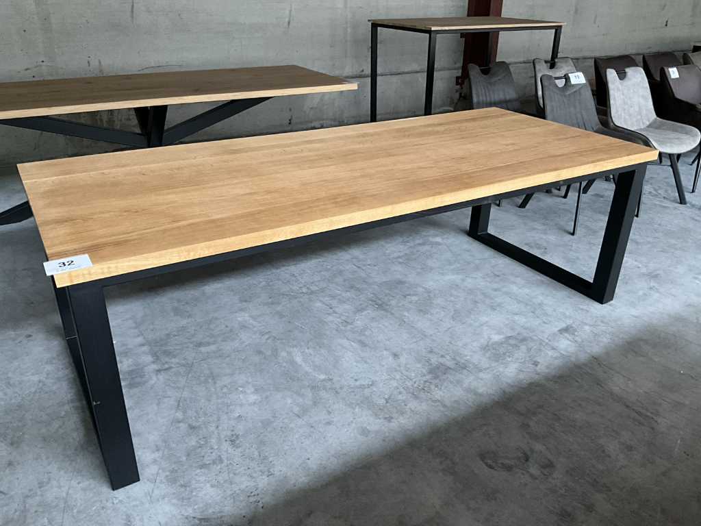 Solid oak dining table SQUAVI