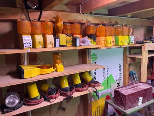 O mul?ime de l?mpi de ?antier