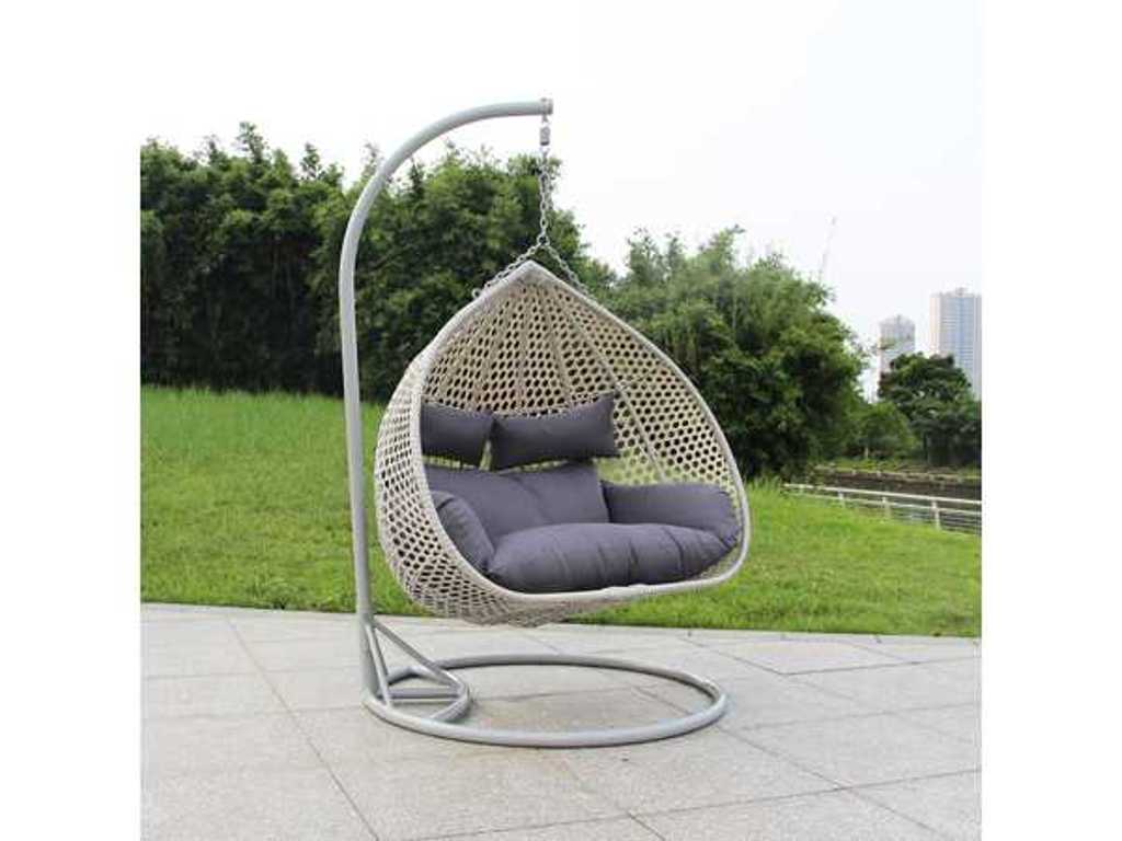 Hangstoel dubbel: 2 persoons 130 cm breed - Hoogte 200 cm - Wit frame / grijze kussens 