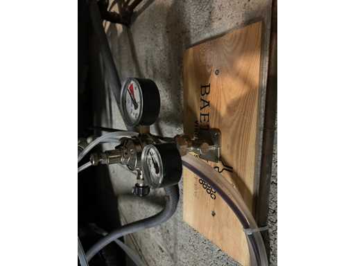 Installation de refroidissement et de taraudage pour les vins sur fûts - Installation de taraudage