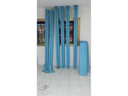 Blaue 4-Pfosten-Regaleinheit