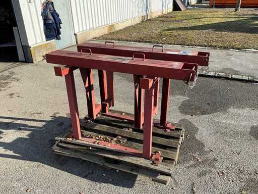 Traverse for stacking tipper