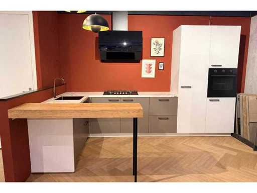 Showroomkeuken met apparatuur