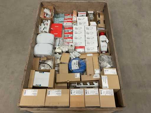 Lotto di materiale per l'installazione