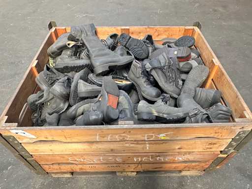 Batch verschiedener Arbeitsschuhe