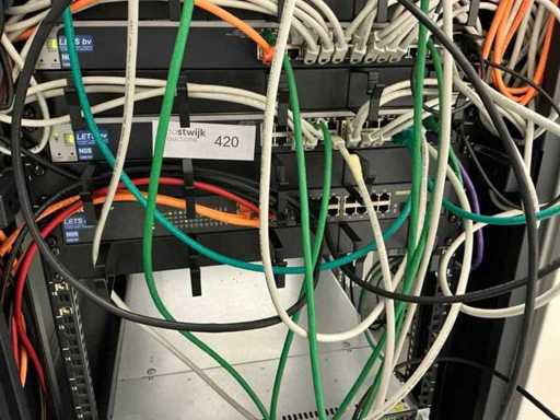 Netgear 19" switch (2x)