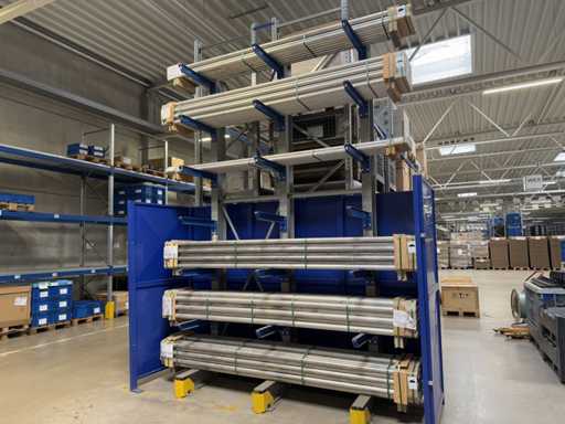   Rayonnage en porte-à-faux avec matériau de barre