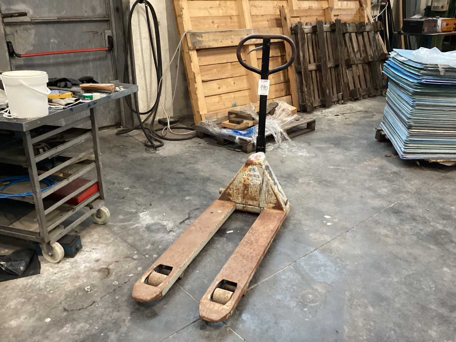Hand pallet truck