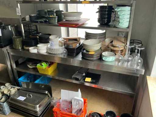 Masă de lucru din oțel inoxidabil GGMGastro cu suport montat la suprafață