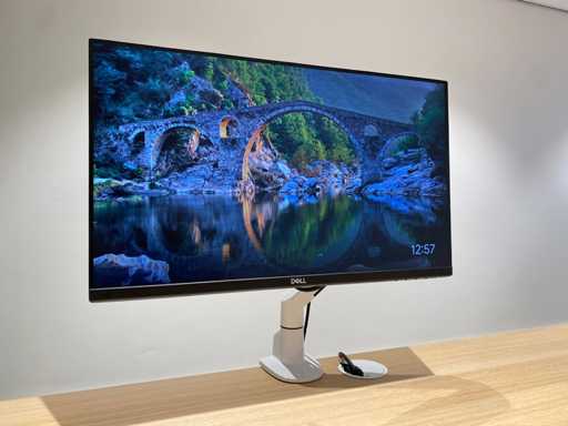 DELL - Moniteur 23" avec bras ergonomique (HDMI, DP, VGA, USB)