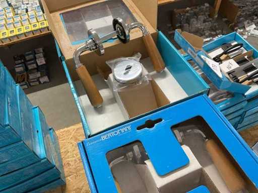 8 verchromte Messingtürgriffe