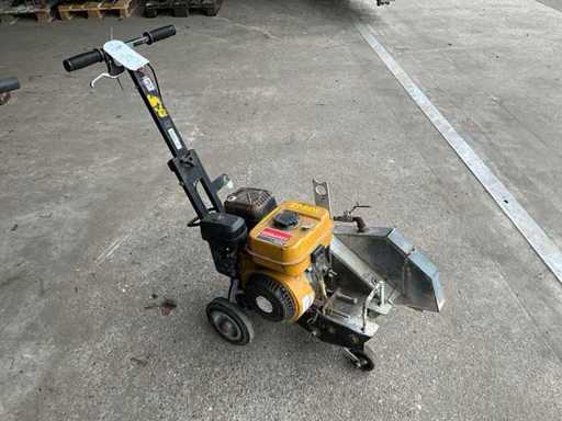 Concrete saw