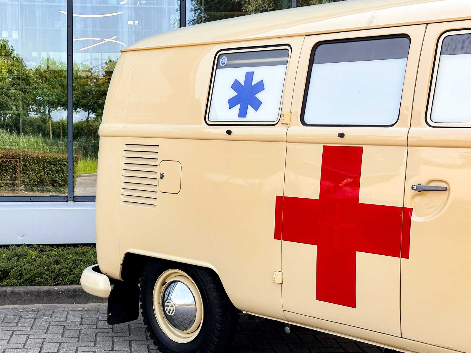 Volkswagen T1 Ambulance Transporter 1500-27 1965, BE-02-41